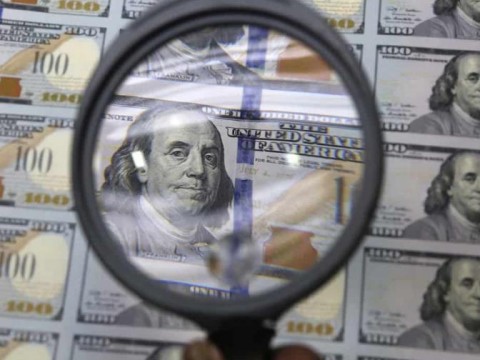 Cuatro polic&iacute;as de Nueva York acusados de fraude relacionados con los cheques de ayuda del COVID-19