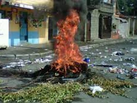 Largos apagones irritan poblaci&oacute;n