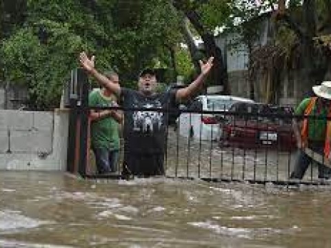 Lluvias causan inundaciones en Santiago