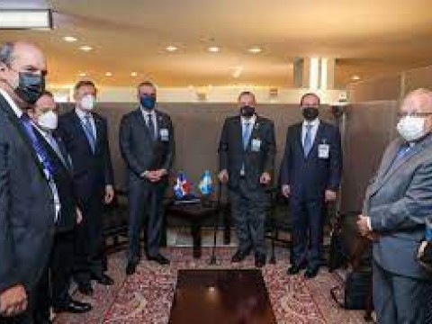Abinader se re&uacute;ne con presidentes de Guatemala y Ecuador