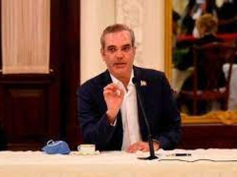 Abinader: &ldquo;Lo que est&aacute; pasando en Texas con los haitianos, nosotros lo pasamos a diario&rdquo;