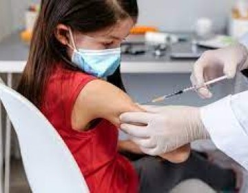 Autoridades evaluar&aacute;n si ni&ntilde;os 5 a 11 a&ntilde;os podr&aacute;n vacunarse