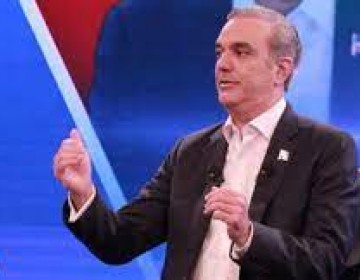 Presidente Abinader asegura en un a&ntilde;o y medio hablar&aacute; de reelecci&oacute;n