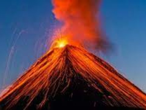 El volc&aacute;n de Fuego en Guatemala entra en erupci&oacute;n