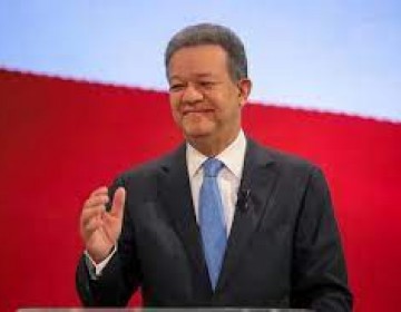 Fern&aacute;ndez dice llegar&aacute; a nueva generaci&oacute;n &laquo;conectado emocionalmente&raquo; con ellos