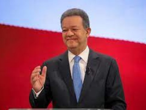 Fern&aacute;ndez dice llegar&aacute; a nueva generaci&oacute;n &laquo;conectado emocionalmente&raquo; con ellos