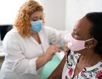 Empleados de Educaci&oacute;n y de salud de Nueva York: o se vacunan o se van