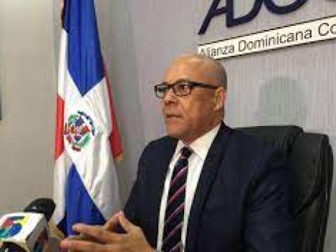 Acusan al ministro de Deportes y al Patronato del Estadio Quisqueya por malversar fondos