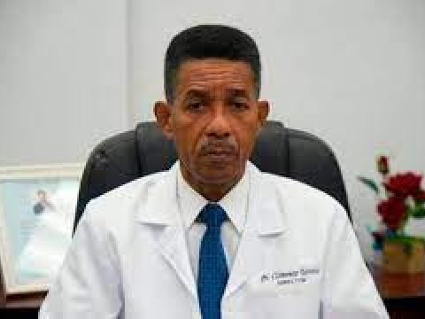 Director de hospital Robert Reid saluda decisi&oacute;n de vacunar ni&ntilde;os mayores de cinco a&ntilde;os contra el COVID