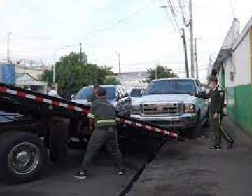 DIGESETT realiza retiro de chatarras y elimina parqueos improvisados