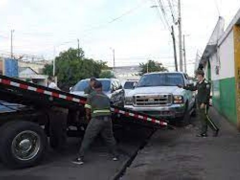 DIGESETT realiza retiro de chatarras y elimina parqueos improvisados