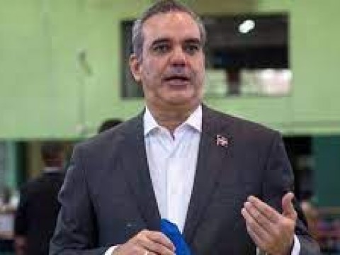 Presidente Abinader llevar&aacute; proyecto de Reforma Fiscal a l&iacute;deres pol&iacute;ticos