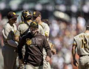 Padres despiden al piloto Tingler tras desplome en 2da mitad