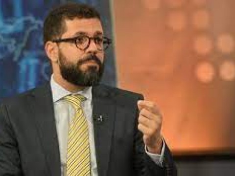 Gobierno debi&oacute; pedir otro estado de emergencia para medidas anticovid, asegura experto