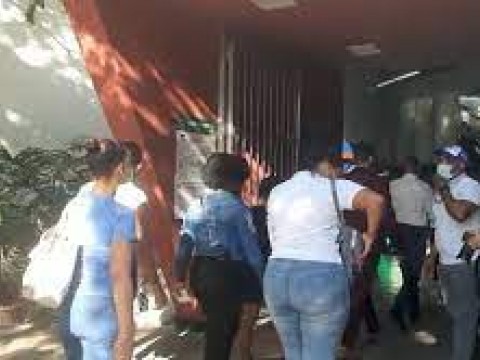 Los usuarios del Metro y Telef&eacute;rico cumplen medidas de Salud P&uacute;blica
