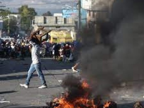 Escasez de combustible desata protestas en Hait&iacute;