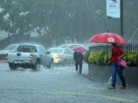 Vaguada y onda tropical provocar&aacute;n lluvias este viernes
