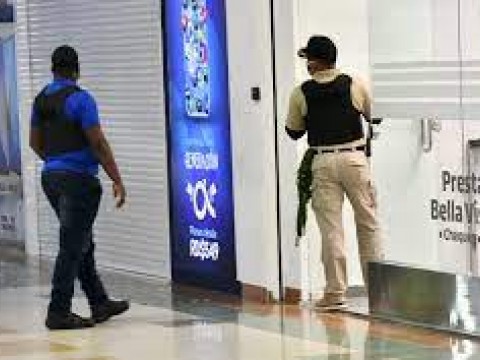 Allanan financiera en Bella Vista Mall