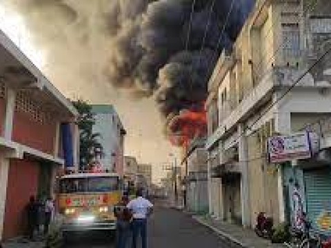 Incendio afecta Casa Mora de La Vega
