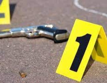 Dos presuntos asaltantes muertos y un oficial herido en un enfrentamiento con la Polic&iacute;a