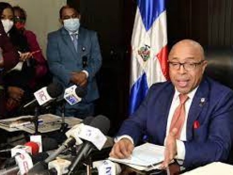 Alfredo Pacheco respalda las acciones que est&aacute; tomando el presidente frente a la crisis haitiana