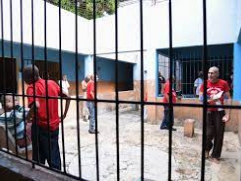 Salud P&uacute;blica asume cuidados de 17 pacientes que permanec&iacute;an en Hogar Ema&uacute;s