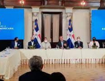 Abinader asegura becas ya no se otorgar&aacute;n por &ldquo;cu&ntilde;a&rdquo;