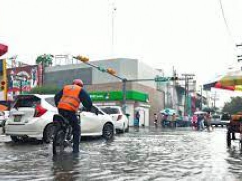 Lluvias continuar&aacute;n este martes; hay 14 provincias en alerta