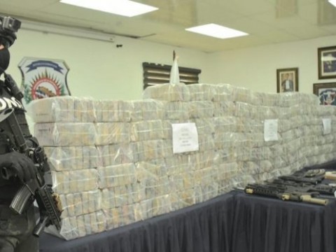 DNCD decomisa 700 paquetes de Coca&iacute;na en Nigua  