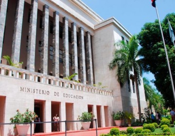 Contrataciones p&uacute;blicas detect&oacute; v&iacute;nculos entre 6 empresas a cargo libros secundaria
