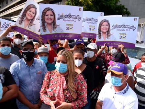 Candidatos a diputados protestan frente a la Junta Electoral de Santiago