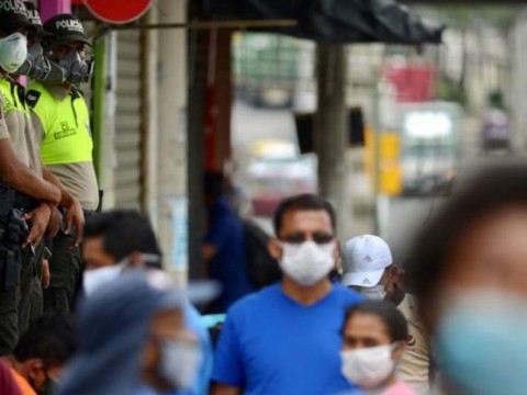 Ecuador roza los 5.000 contagios mientras investiga sobornos por cad&aacute;veres
