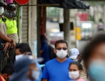 Ecuador roza los 5.000 contagios mientras investiga sobornos por cad&aacute;veres