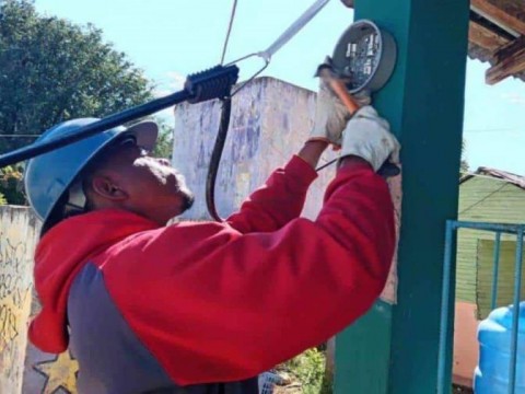 Edesur normaliz&oacute; 81,568 usuarios irregulares, pero enfrenta retos respecto al servicio t&eacute;cnico