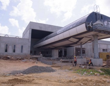 Telef&eacute;rico de Los Alcarrizos se eleva para trabajar en el cable que mover&aacute; las 163 cabinas