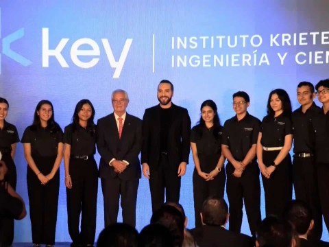 Presidente salvadore&ntilde;o dice que el mundo se divide entre "humanistas" y "extincionistas"