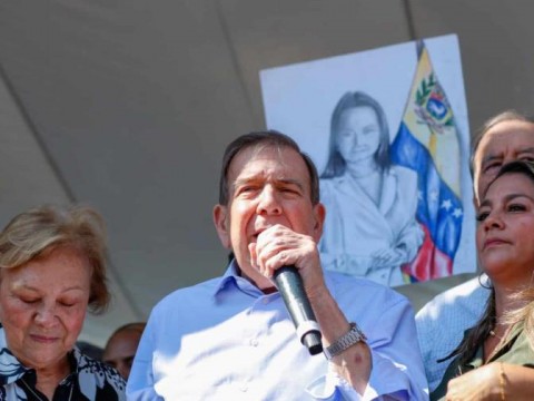 Edmundo Gonz&aacute;lez deja Rep&uacute;blica Dominicana