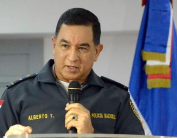 Director de la Polic&iacute;a advierte a agentes que no existe espacio para "negociar con delincuentes o protegerlos"