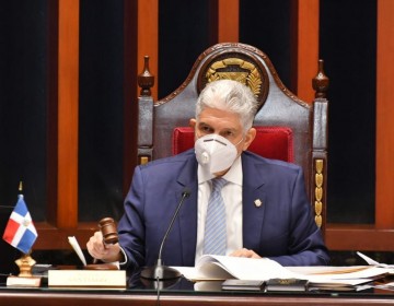 Presidente del Senado califica de "tediosa" su lucha contra el COVID-19