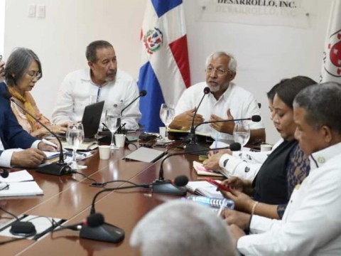 Ministro de Educaci&oacute;n instruye remozar escuelas para el a&ntilde;o escolar 2023-2024