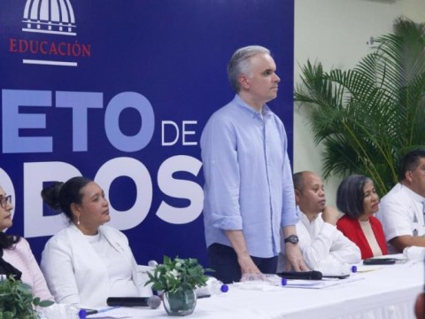 Ministro de Educaci&oacute;n garantiza ning&uacute;n estudiante quedar&aacute; fuera del a&ntilde;o escolar por falta de cupo