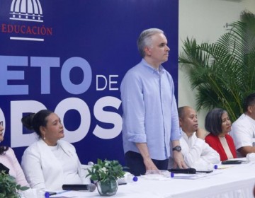 Ministro de Educaci&oacute;n garantiza ning&uacute;n estudiante quedar&aacute; fuera del a&ntilde;o escolar por falta de cupo