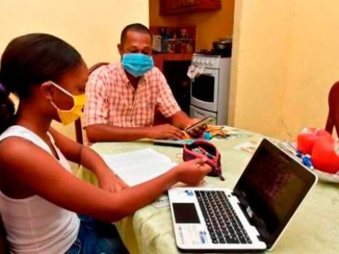 Al menos 90% de hogares dominicanos accedieron a clases virtuales a trav&eacute;s de WhatsApp