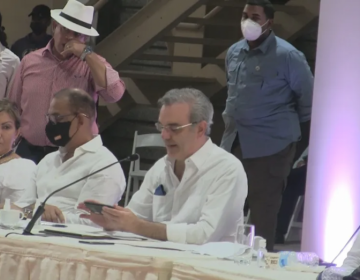 Presidente Luis Abinader promete extensi&oacute;n de la UASD para AZUA