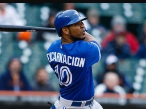 El dominicano Edwin Encarnaci&oacute;n est&aacute; encendido con el bate por los Azulejos de Toronto