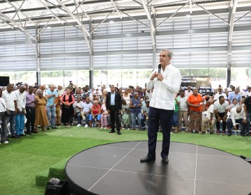 Presidente Abinader encabeza lanzamiento proyecto de titulaci&oacute;n en Domingo Savio