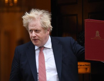 Johnson anuncia el fin de restricciones, con el pa&iacute;s pendiente de Isabel II