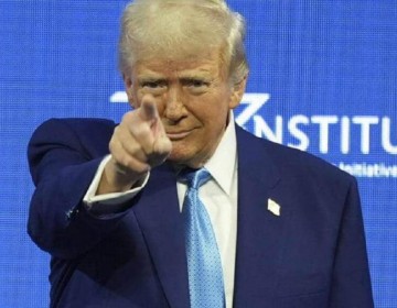 Declaraciones impactantes, decisiones chocantes: el vertiginoso primer mes de Trump en el poder
