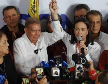 Oposici&oacute;n se declara ganadora en Venezuela y pide a Fuerza Armada "hacer respetar la soberan&iacute;a"