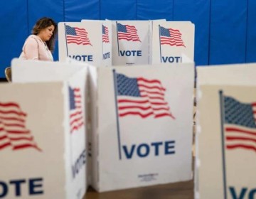 EE.UU. vota en unos comicios ins&oacute;litos por intentos de asesinato, dimisiones y condenas